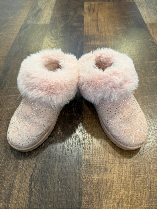 Tahari Other - Tahari girls Plush Faux-Fur Heart Slip-On Slippers - Pink